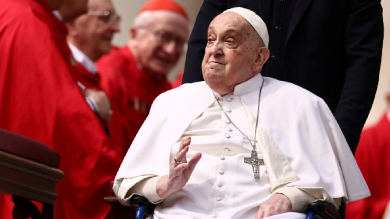 Papa, oksijen desteği olmadan halka seslendi