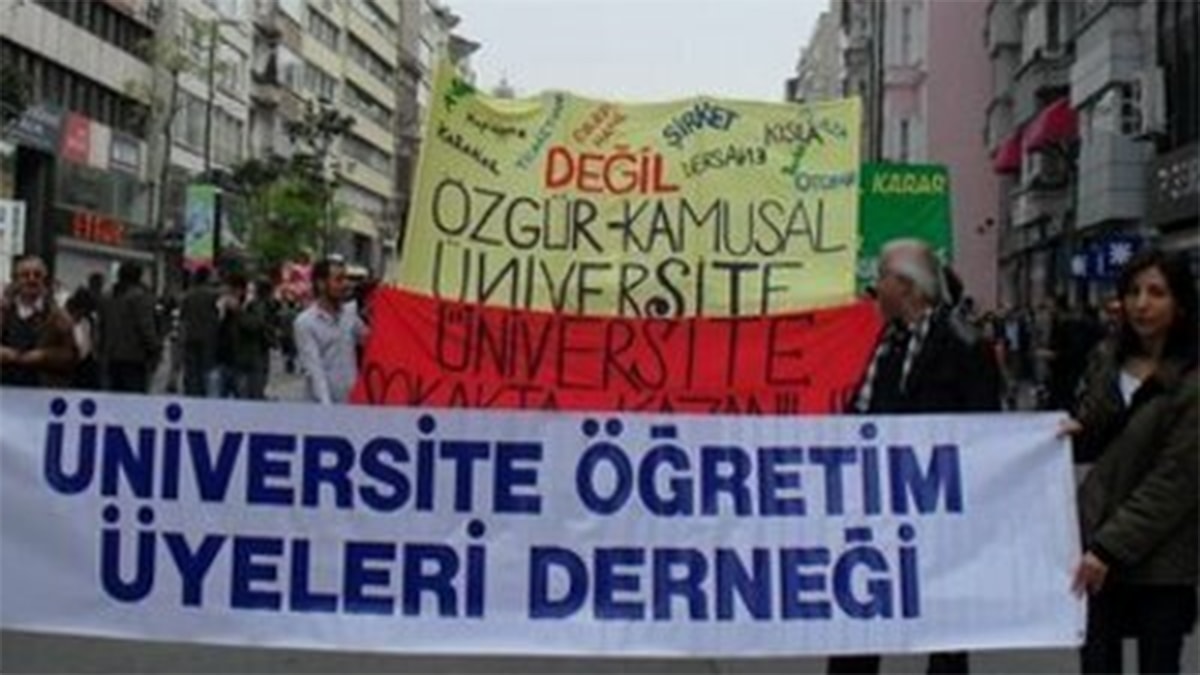 Öğretim üyelerinden tutuklanan öğrencilerle ilgili açıklama