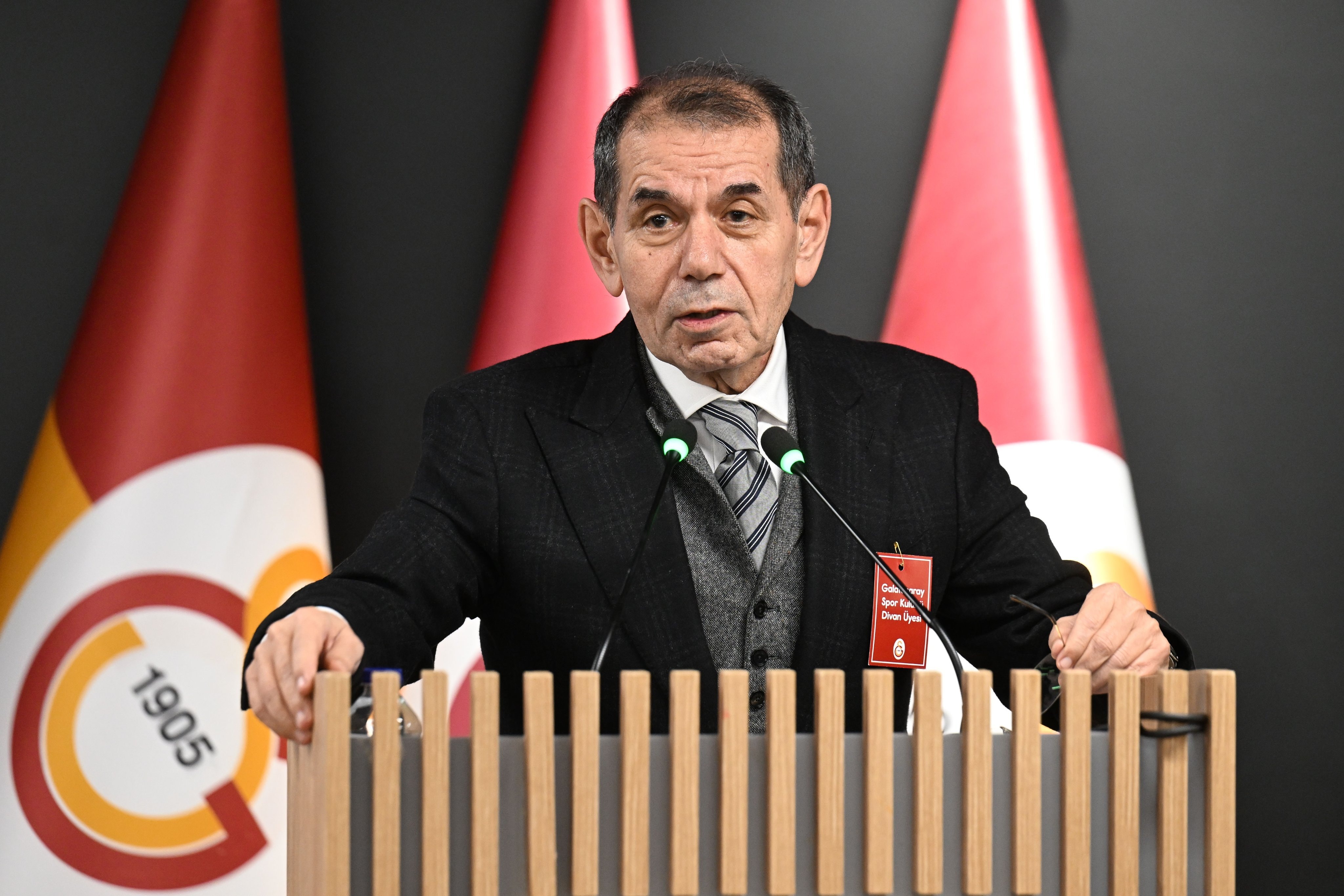 Dursun Özbek'ten Fenerbahçe'ye: Bizi sahada yenip geçmeye çalışın!