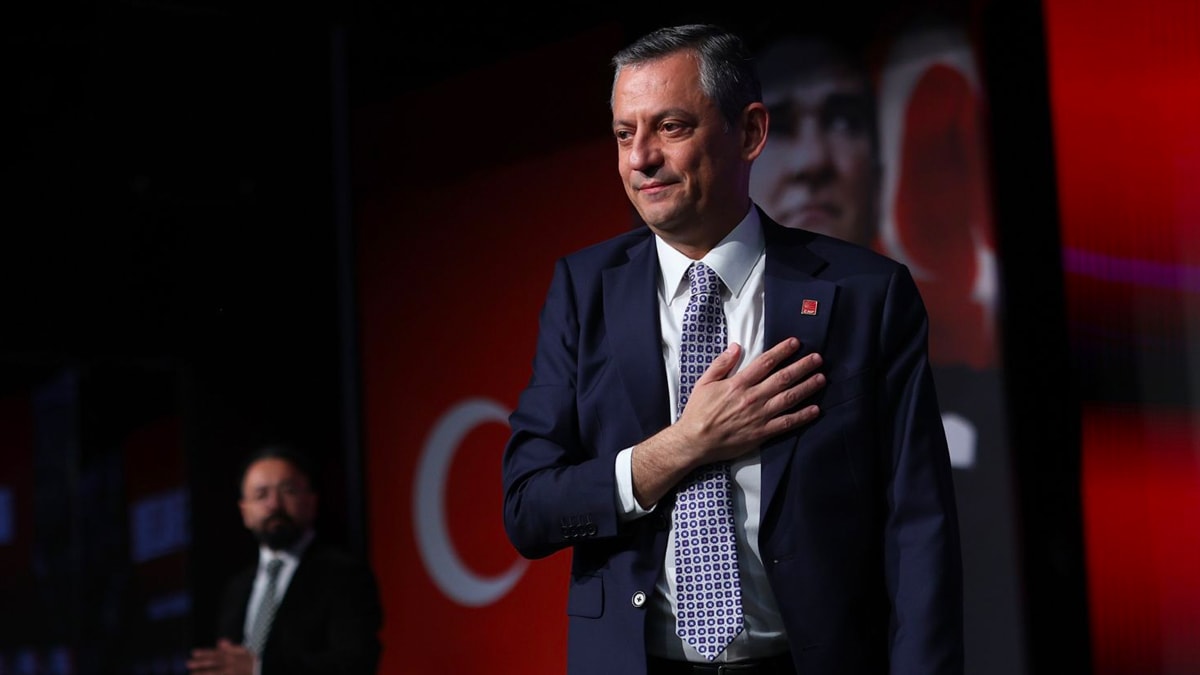 Özgür Özel'den 23 Nisan mesajı