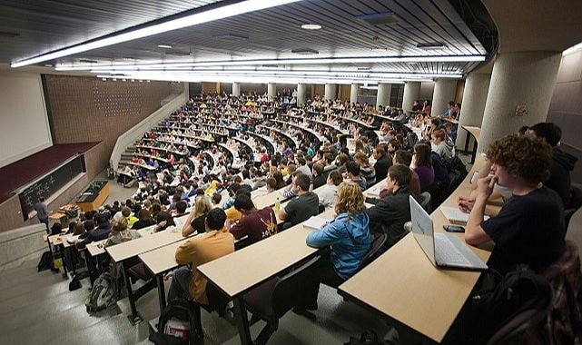 �cretlerine y�zde 100 zam yapan �niversiteye �ok!