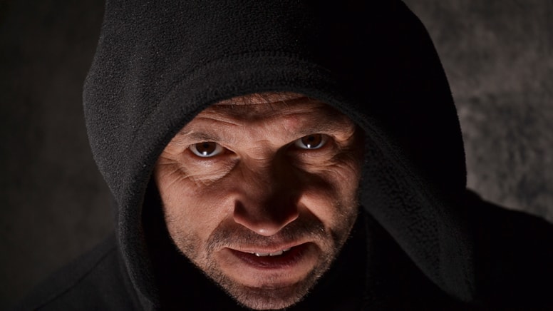 Bir psikopatı göz göze geldiğinizde anlayabilir misiniz? Gerçek tehlike aslında çok farklı bir yerdeymiş