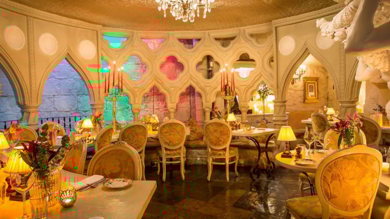 Kralın favori restoranında şoke eden manzara: Kapısına mühür vuruldu