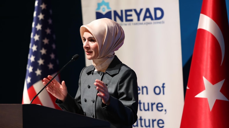 Dünyayı gezdi hâlâ doymadı