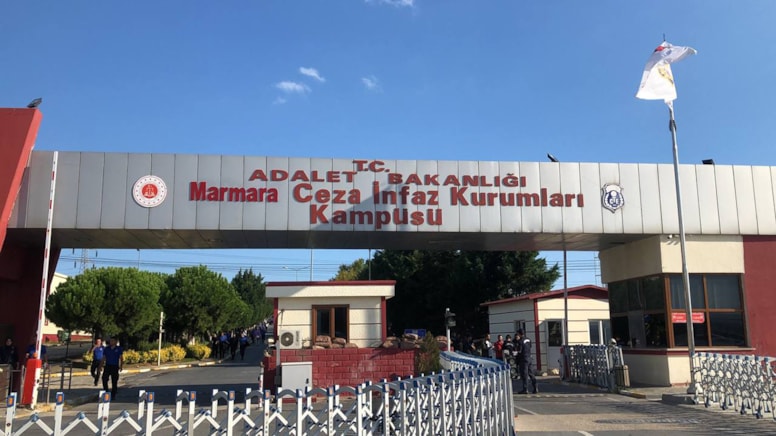 CHP'li Bakan ve Zeybek'ten Silivri'deki bazı tutuklulara ziyaret