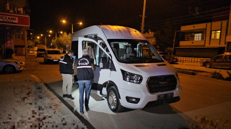 İş arkadaşını servisten inerken boynundan bıçakladı!