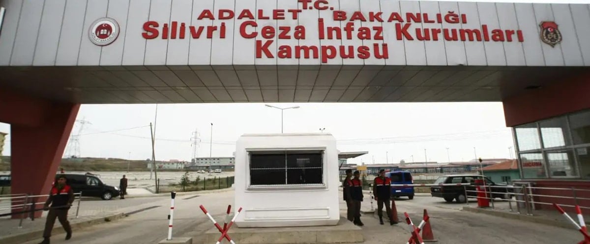 Akın Gürlek'in avukatı ve Özgür Özel mahkeme salonunda tartıştı, CHP’li Altay salondan atıldı