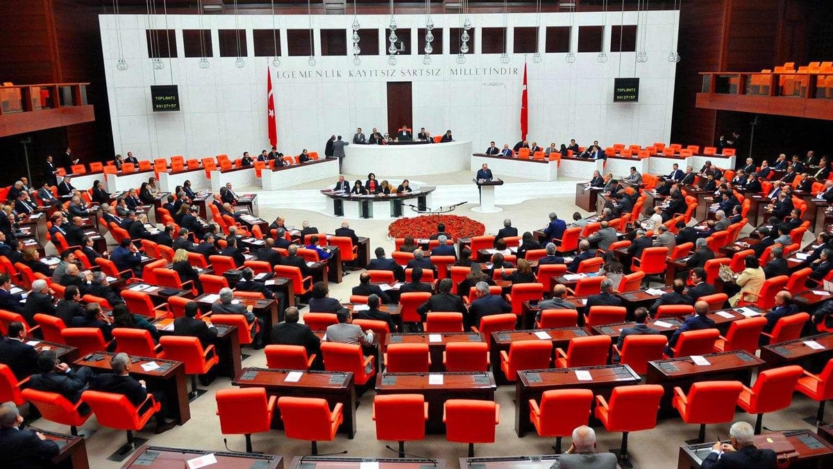 Tarihler çakıştı: AKP'den vekillere 'hacca gitmeyin' uyarısı