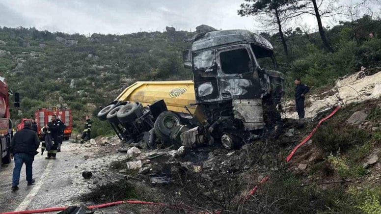 Aynı noktada ikinci kez TIR yangını şoför yanarak can verdi