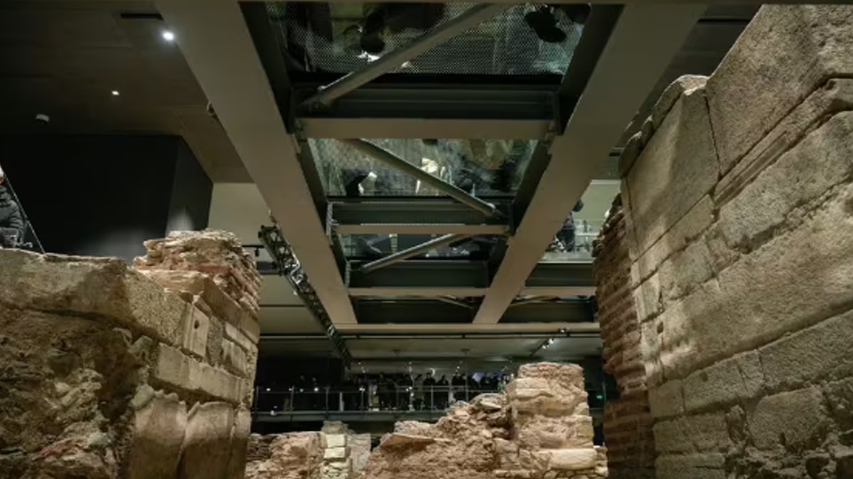 Servet değerindeki inanılmaz tren hattı: Arasından geçiyor