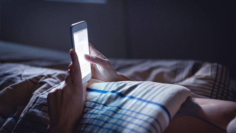 Yatmadan önce Instagram ve Youtube'da vakit geçirenler için kritik uyarı!