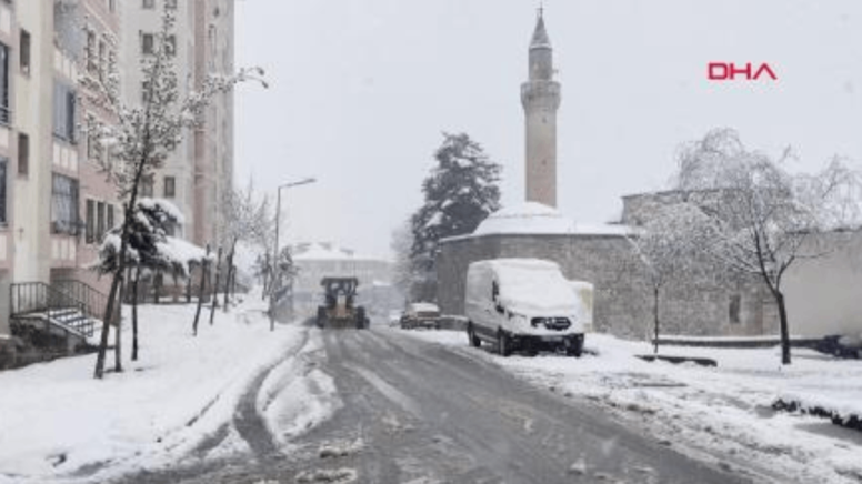 Muş'ta 55 yol kardan kapandı