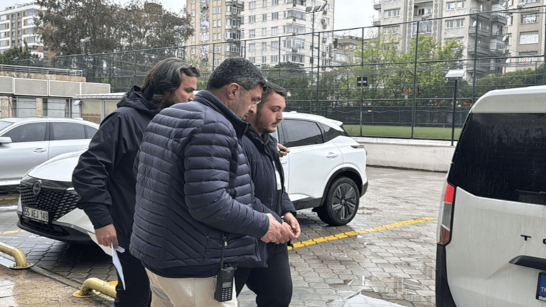 Kız arkadaşına baktığını iddia ettiği kişiyi bıçakladı