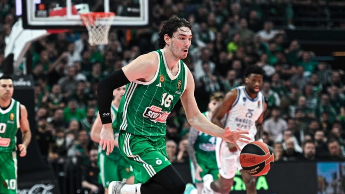 Anadolu Efes'i eski yıldızı yıktı
