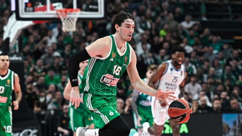 Anadolu Efes'i eski yıldızı yıktı