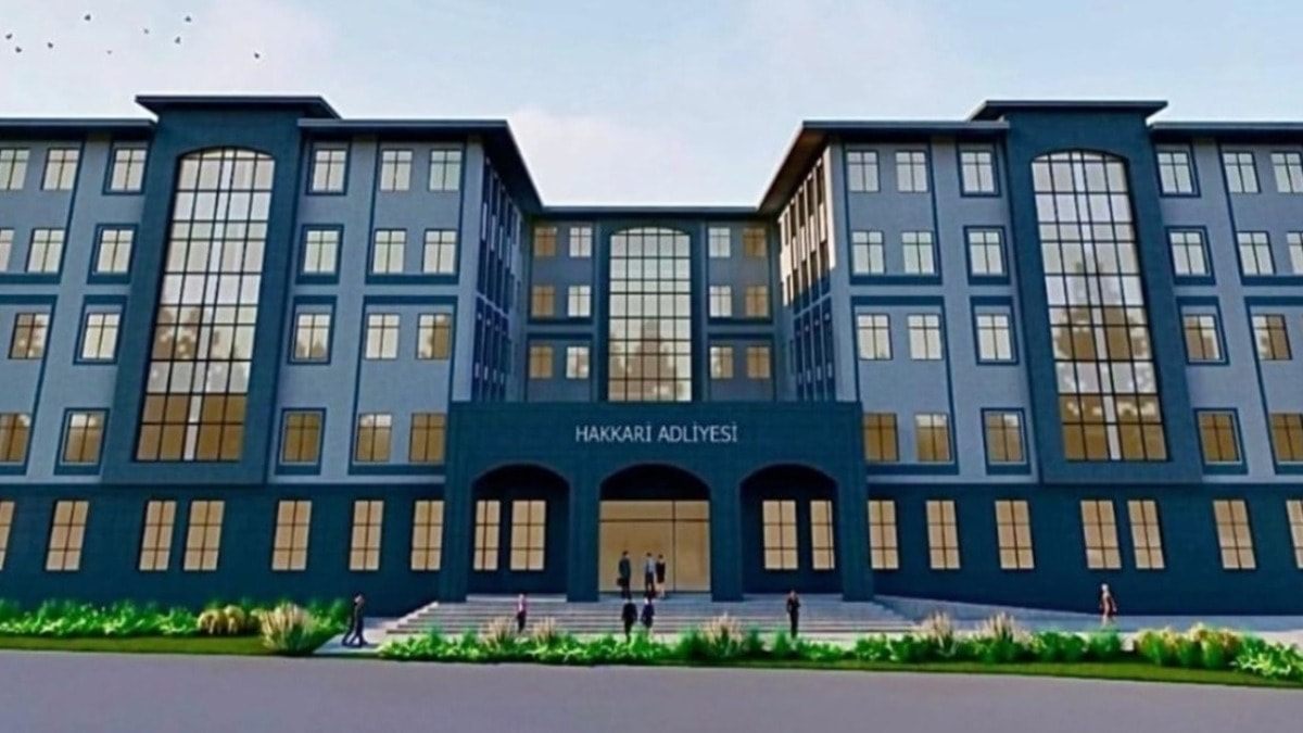 Ülkede adalet yok ama sarayları çok