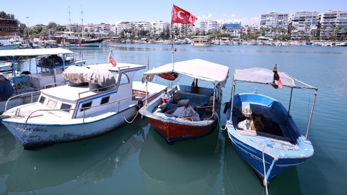 İznik Gölü'nde kaçak avcılara gözaltı