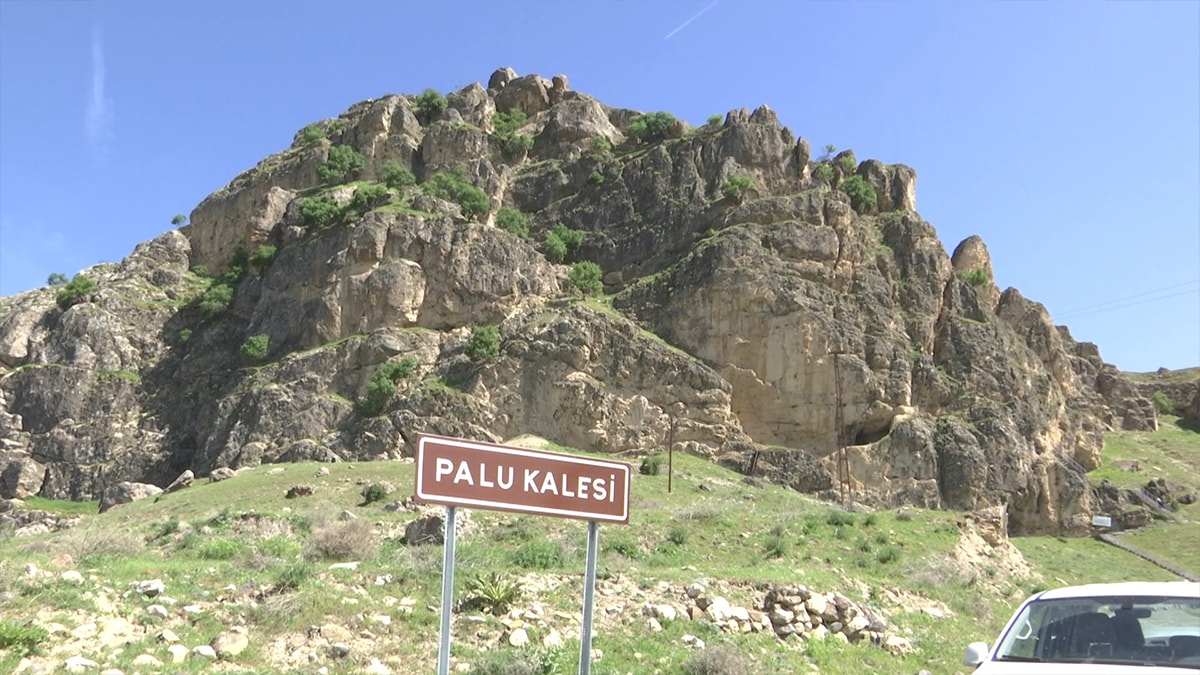 Tarihi Palu Kalesi'nde arkeolojik kazılar başladı