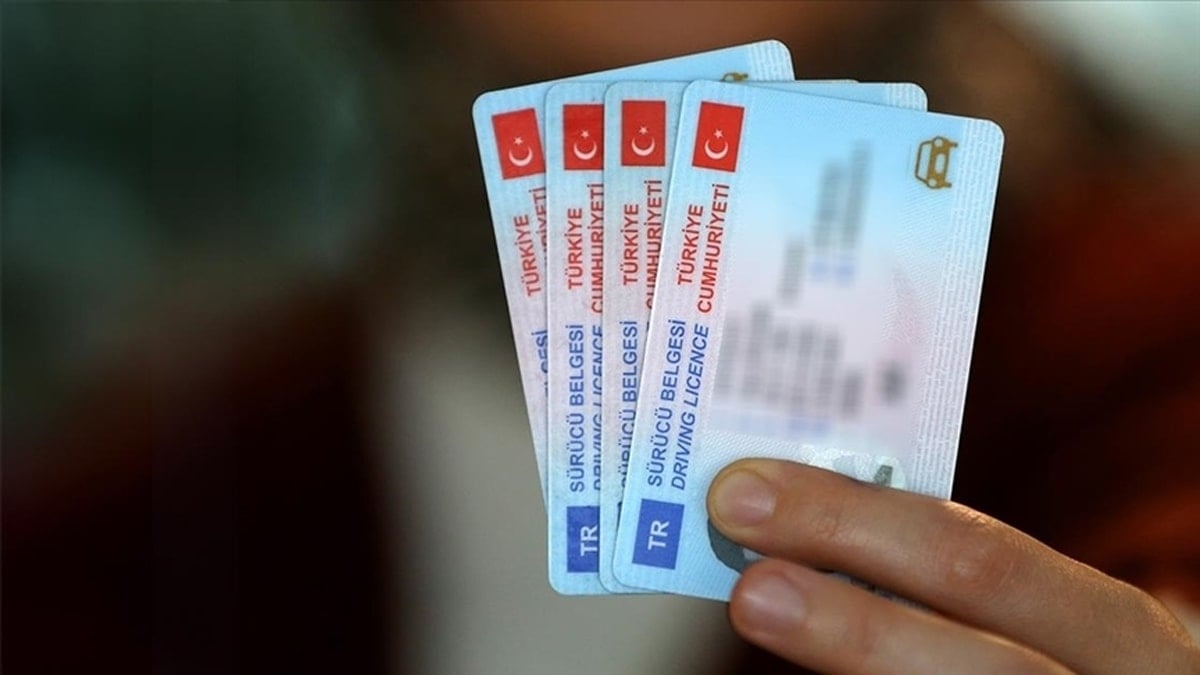 Bir günde fiyatı 15 liradan 7 bin liraya çıkacak: 5 adımda eski tip sürücü belgeleri nasıl yenilenir?