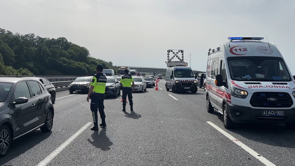 Kuzey Marmara Otoyolu’nda zincirleme kaza: 1’i ağır 5 yaralı