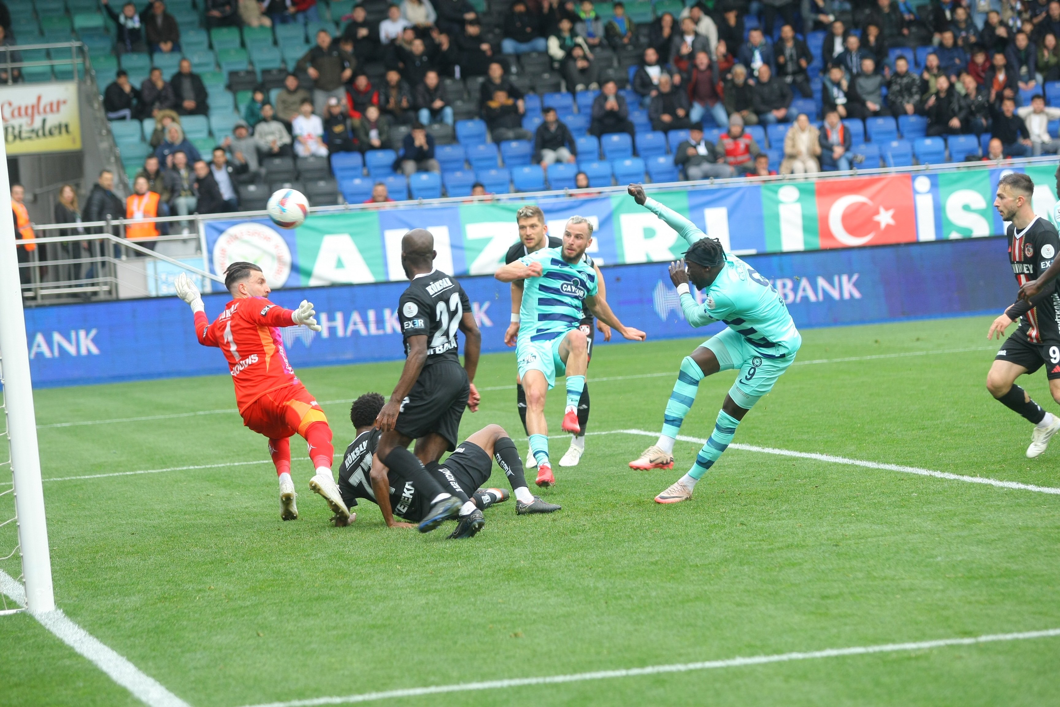 Rizespor'dan kritik galibiyet