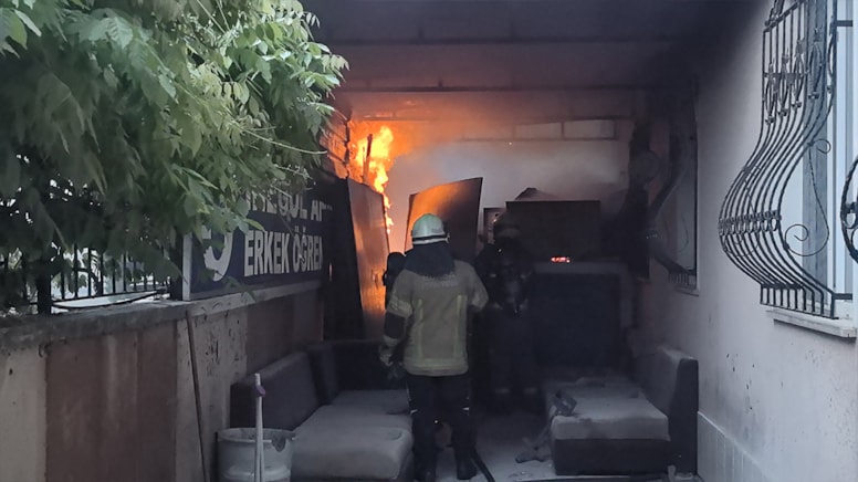 Bursa'da öğrenci yurdunda yangın