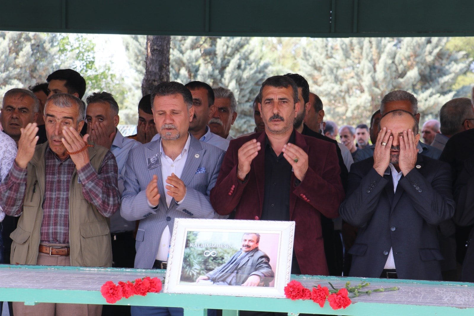 Sırrı Süreyya Önder için Diyarbakır'da gıyabi cenaze namazı kılındı