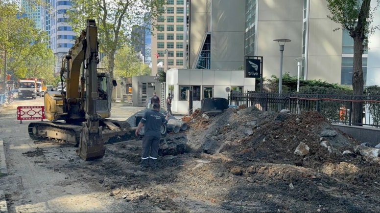 Sarıyer'de çöken yolda ekiplerin çalışması 4. gününde sürüyor