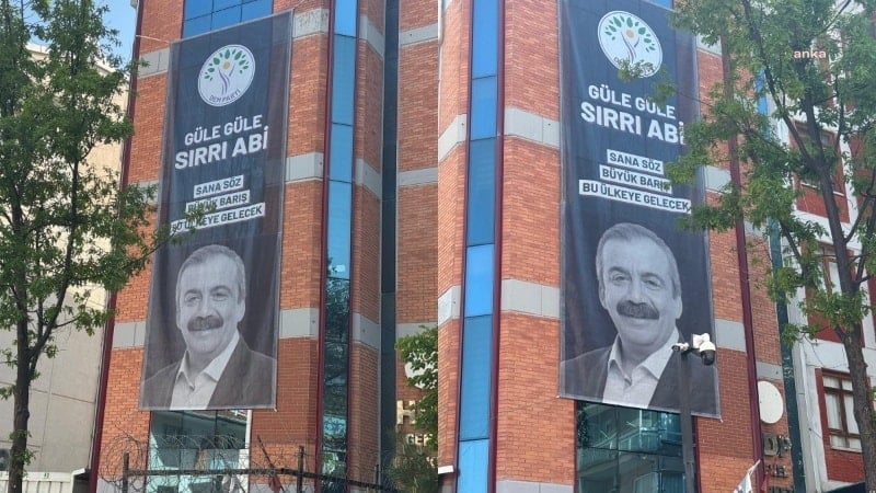 DEM Parti Genel Merkezi'ne Sırrı Süreyya Önder afişi asıldı: 'Sana söz...'