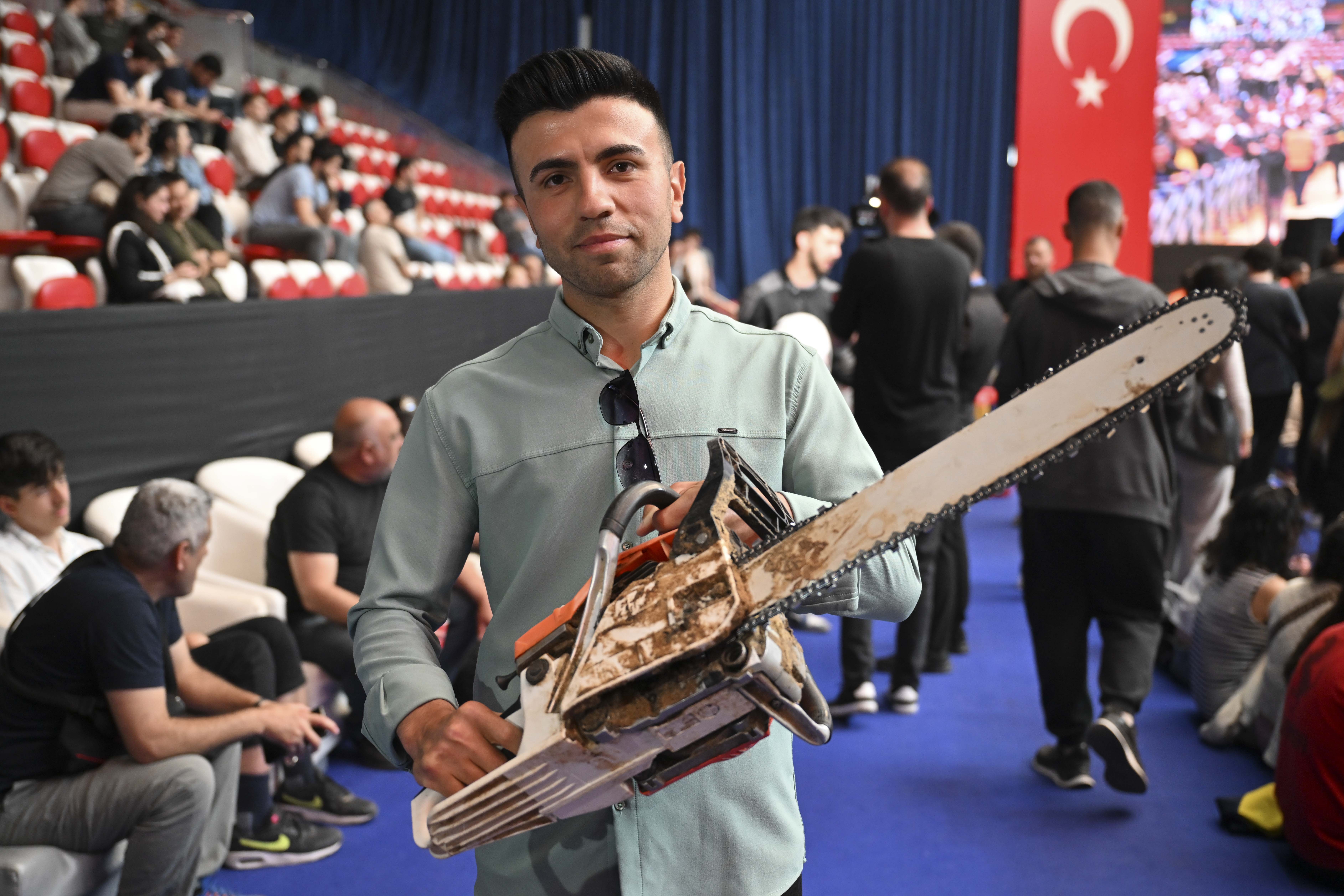 Başkentte toplu taşıma araçlarında unutulan eşyalar açık arttırmayla satıldı