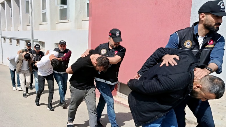 Adana'da kilolarca uyuşturucuyla yakalandılar: Savunmaları ağızları açık bıraktı