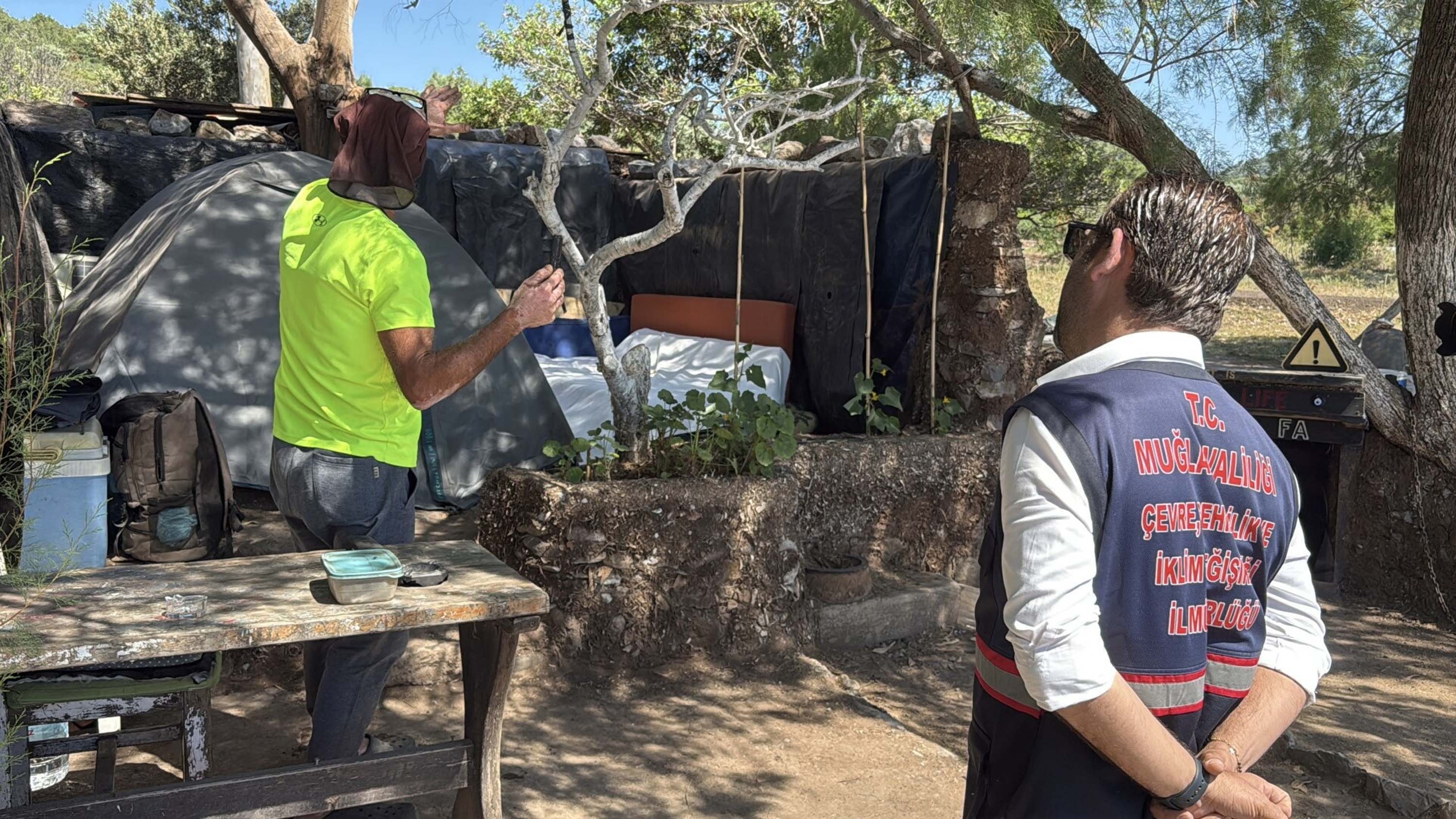 Doğal sit alanına kaçak yapı yaptı, kamp yapıyorum dedi