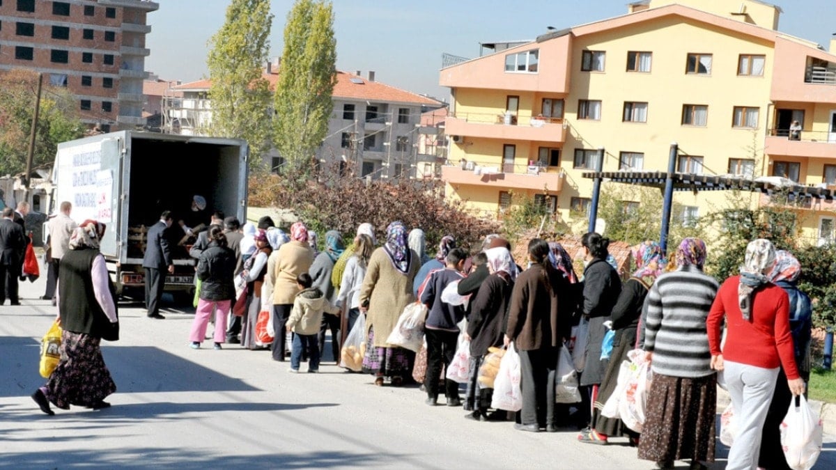 'Yoksulluğun, ekonomik krizin nedeni Erdoğan'