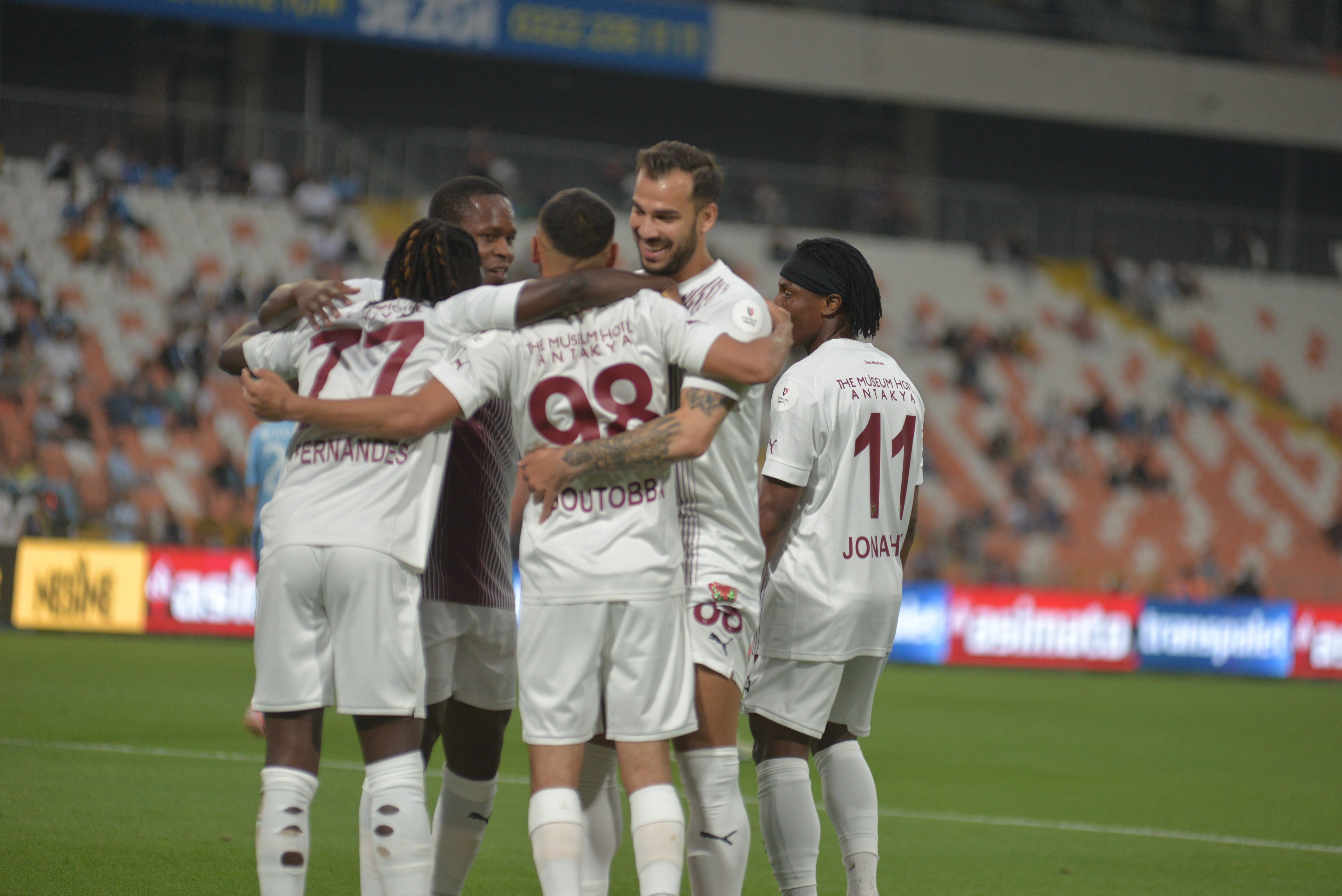 Hatayspor deplasmanda gol yağdırdı