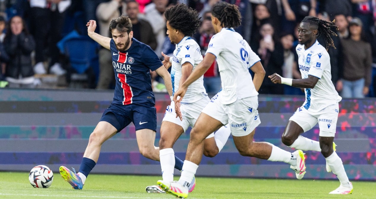 Şampiyon PSG ikinci yarı açıldı thumbnail