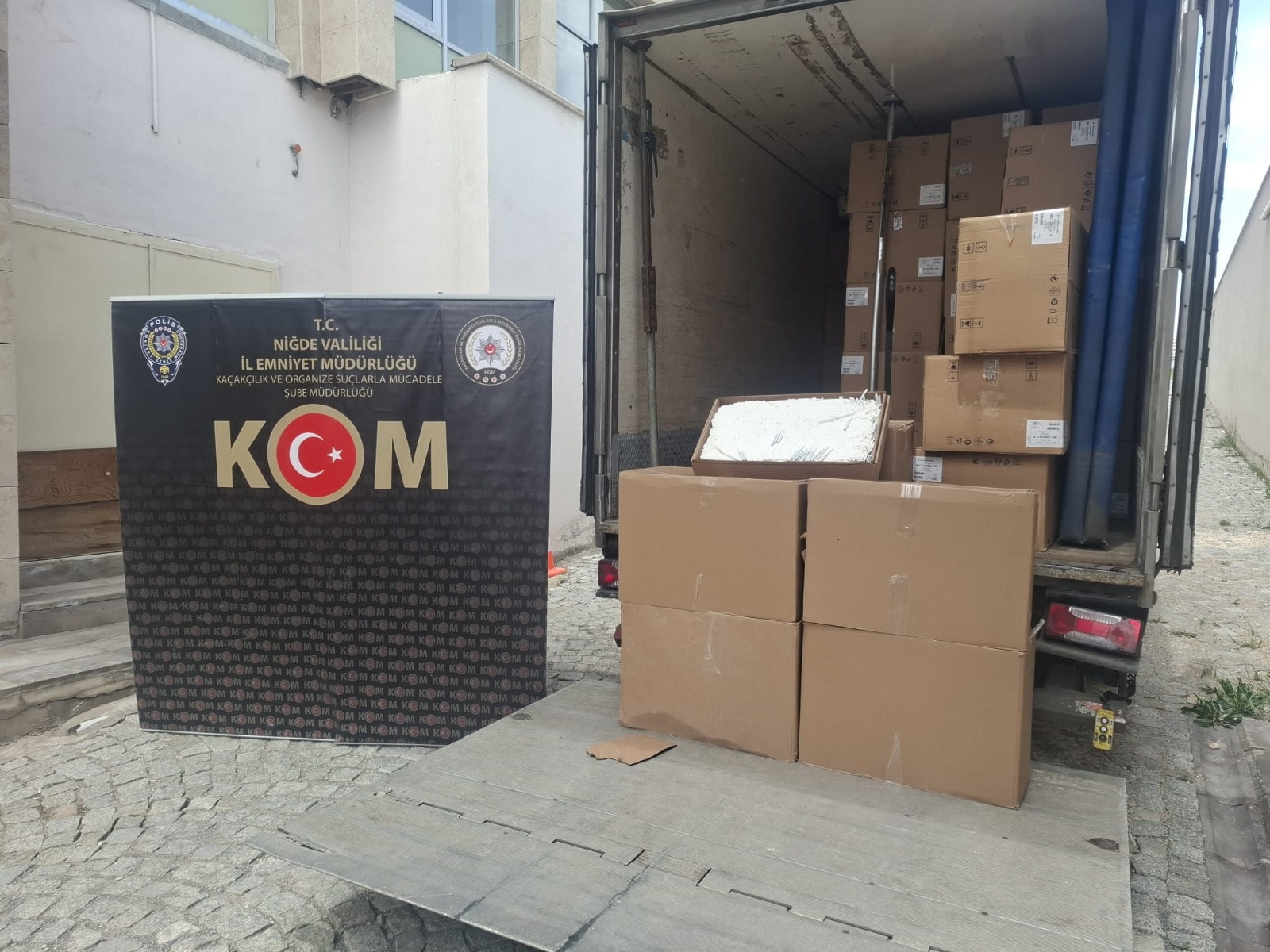 Niğde'de 1 milyon dolu makaron ele geçirildi