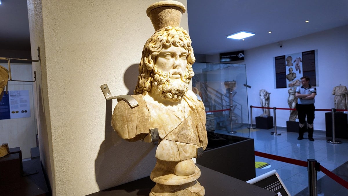 Dünyanın nadide Zeus büstlerinden biri artık Bolu’da