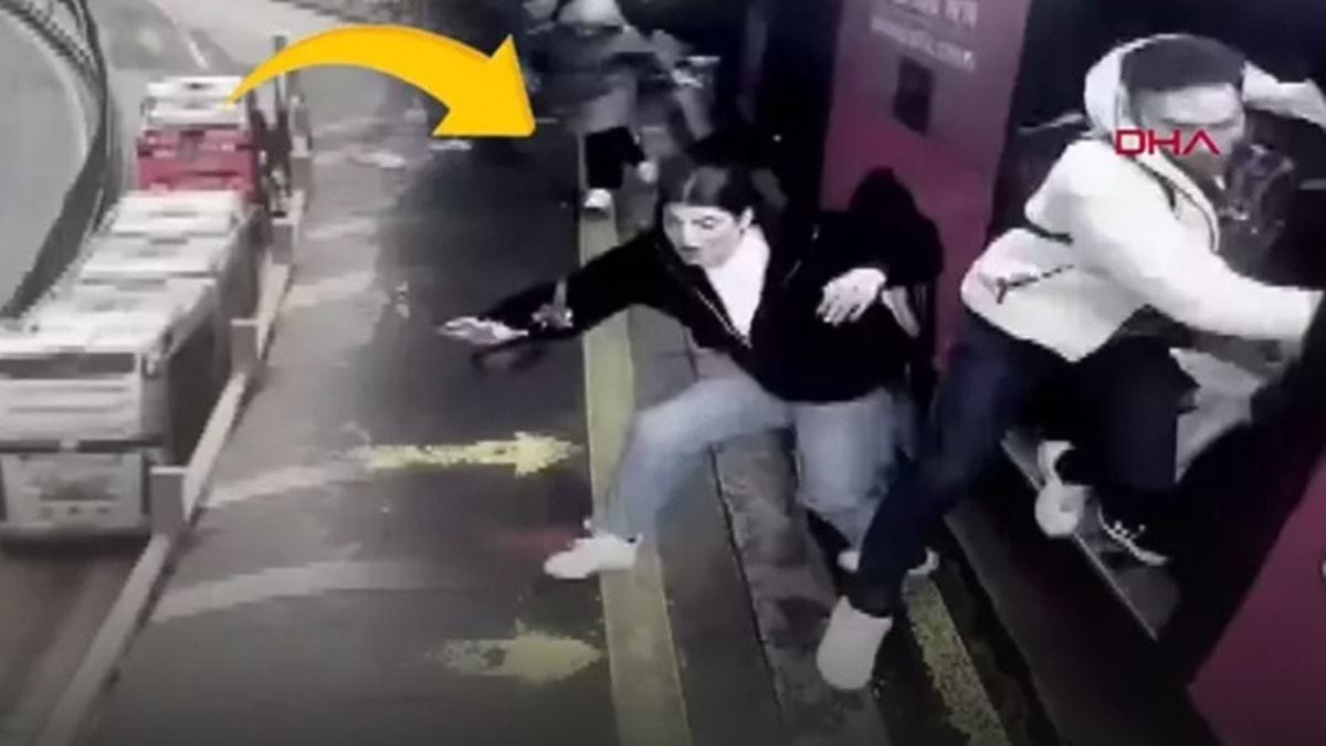 Beylikdüzü'nde metrobüste dehşet! Duraktaki korku kameraya yansıdı