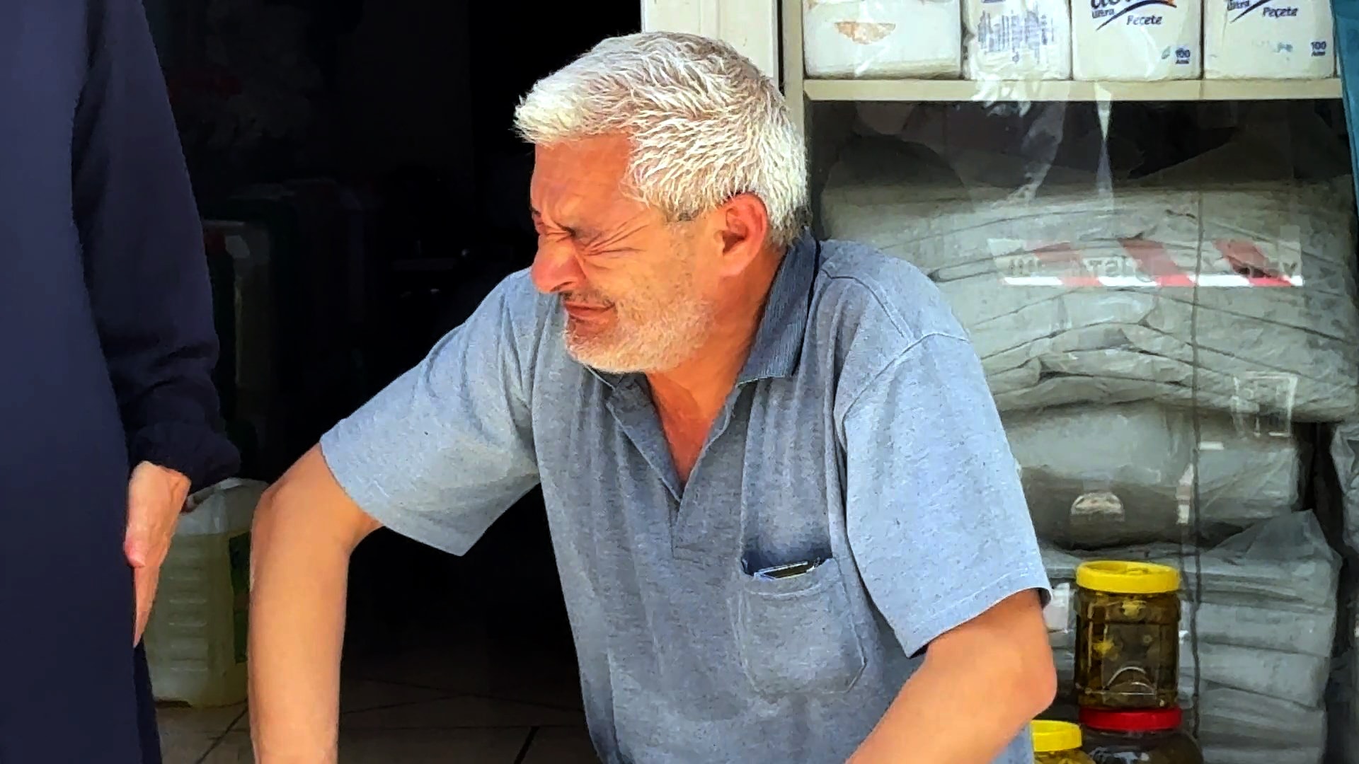 İş yeri alevlere teslim oldu, hüngür hüngür ağladı