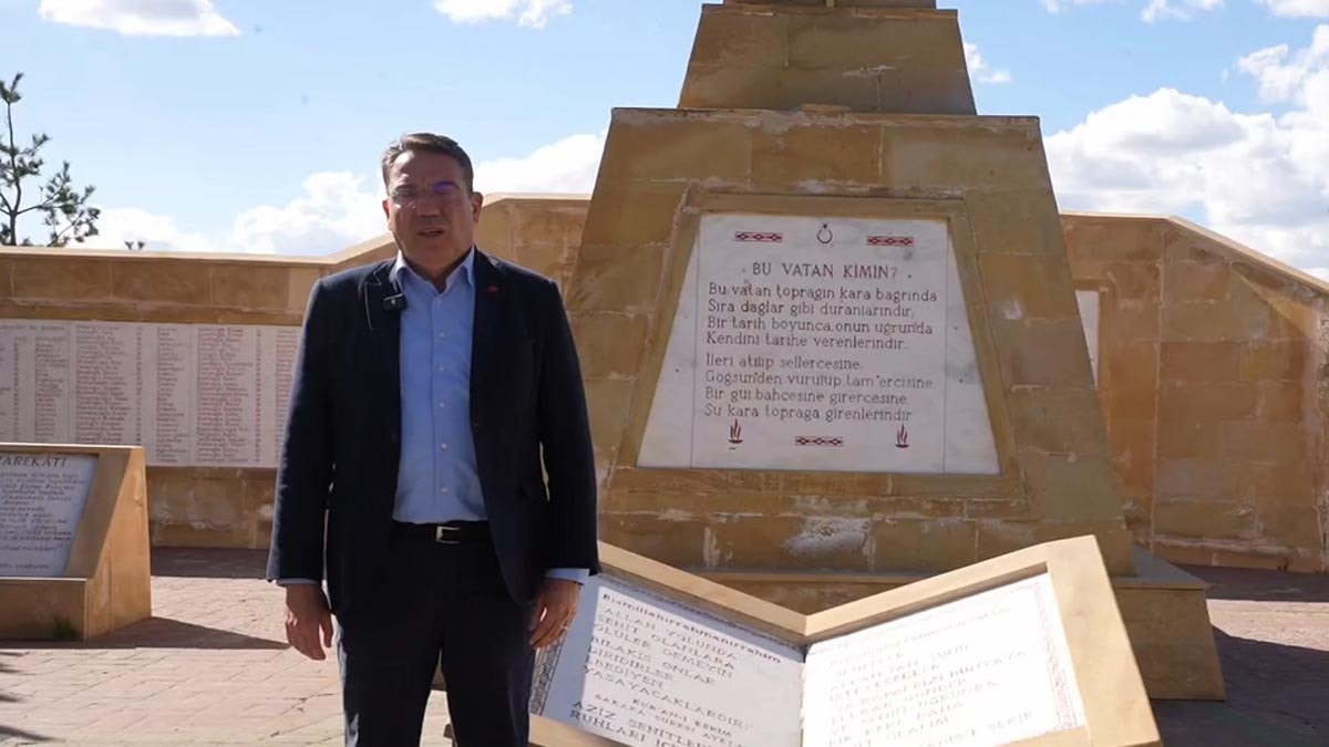 CHP'li Yankı Bağcıoğlu Sarıkamış Şehitliği'nden seslendi! 'Şehit aileleri ve gazilerimizin yüzlerine bakamayacağımız süreçlerde olmayacağız'