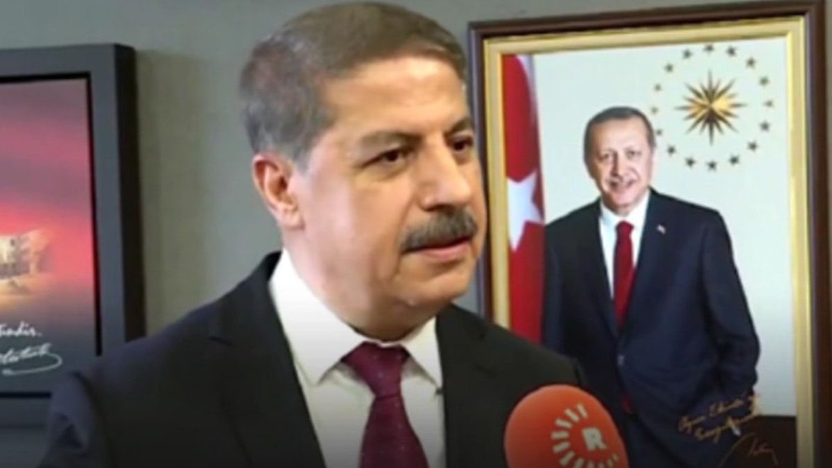 AKP'li vekil Barzani'nin kanalında Öcalan'a övgüler yağdırdı