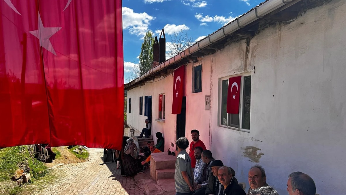 Son şehidin evi yürek parçaladı