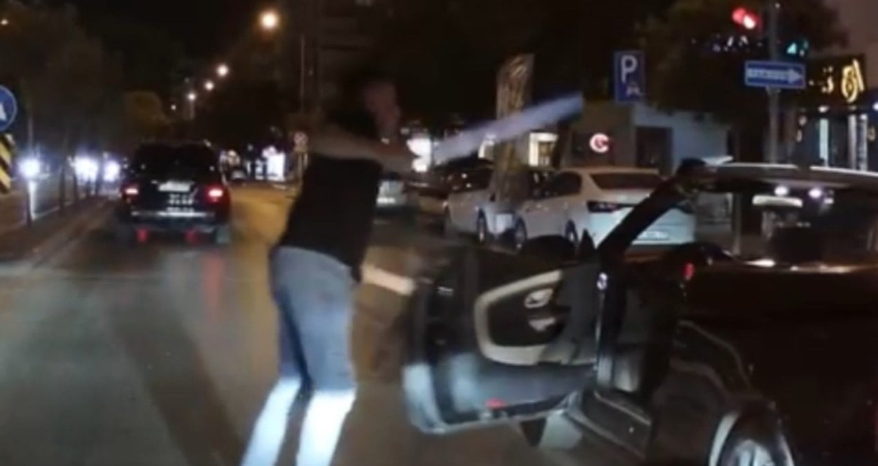 Trafik Tartışması Kanlı Sonuçla Bitti: Döner Bıçağıyla Saldırı! (Kamera Kaydı)