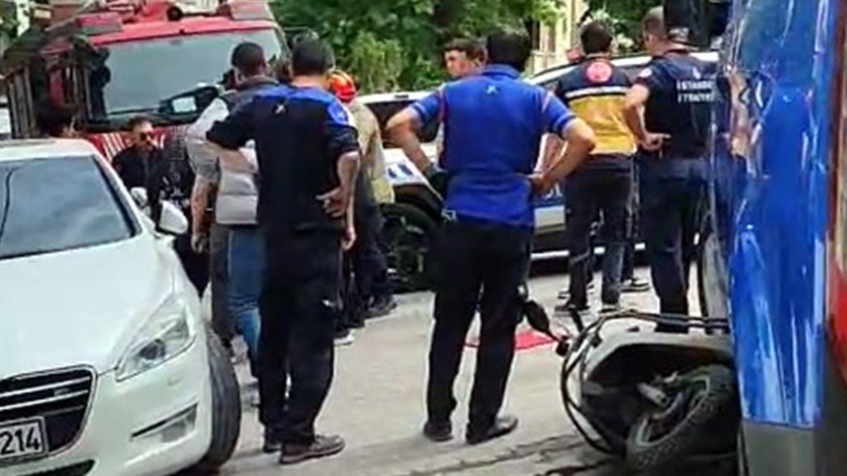İstanbul'da kargo aracıyla motosiklet çarpıştı: 1 ağır yaralı