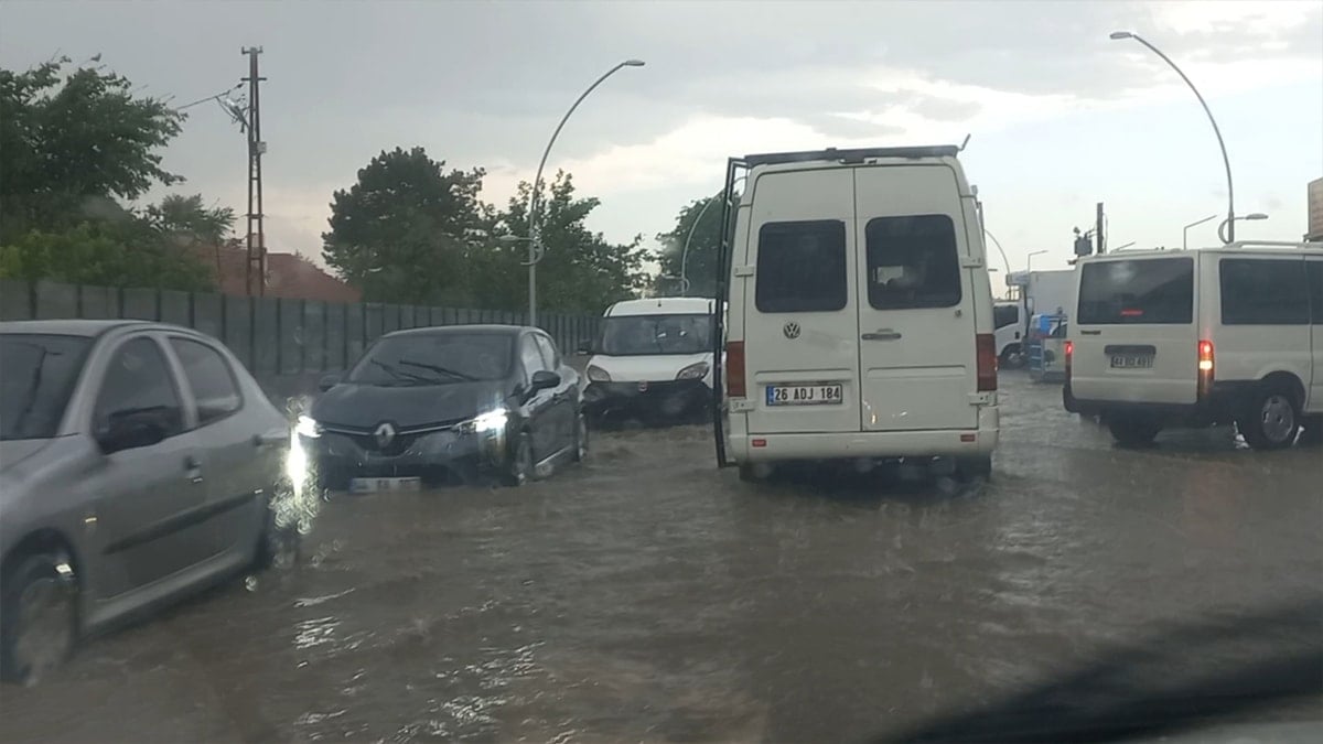 Malatya'yı dolu ve sağanak vurdu