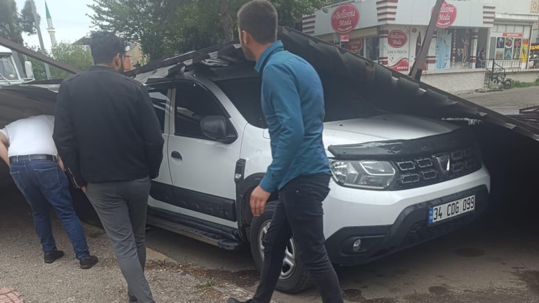 Diyarbakır ve Batman’da fırtına etkili oldu