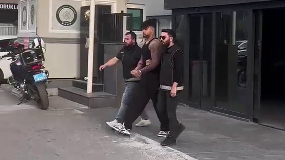 Lvbel C5'in elleri kelepçeli görüntüleri ortaya çıktı