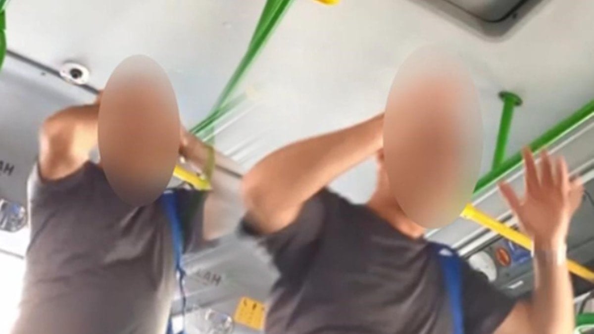 Liseli kızları taciz etti, polisi duyunca kendisini tokatladı şoföre saldırdı