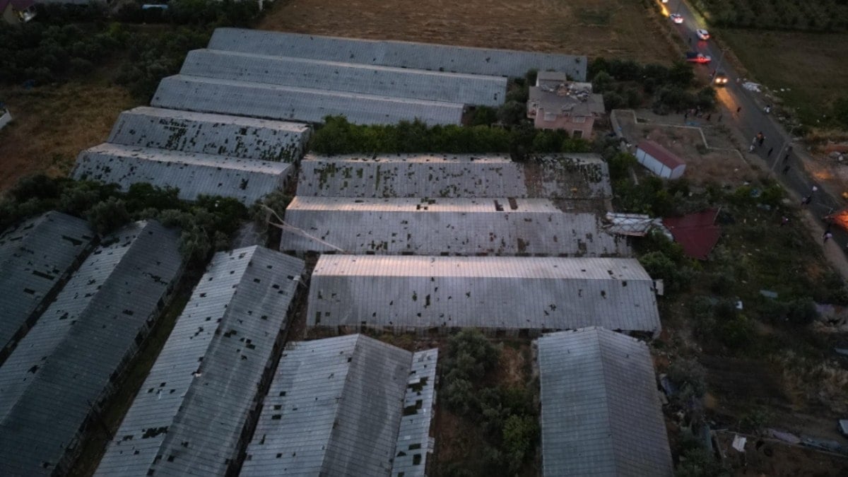 Antalya'yı önce hortum ardından sağanak ve dolu vurdu