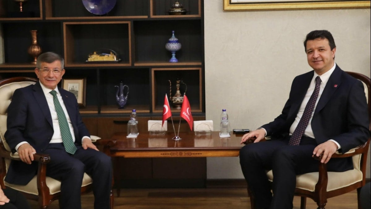 Davutoğlu'ndan, Arıkan'a ziyaret
